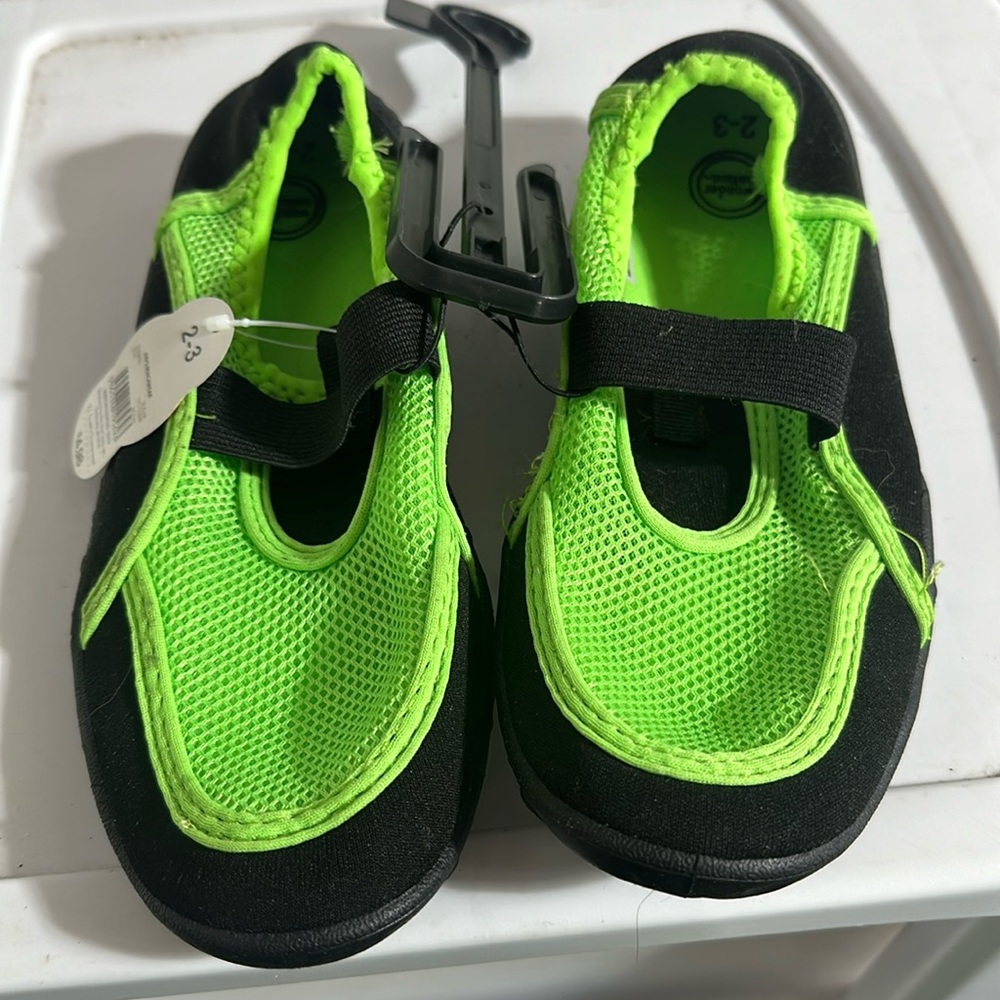 Kid water shoes